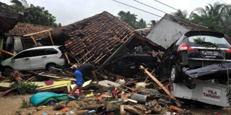 Endonezya'da halk tsunamiye karşı uyarıldı