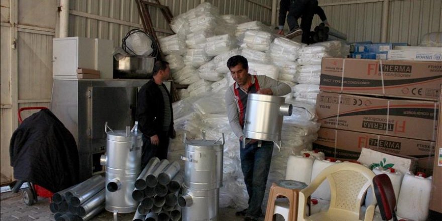 İdlib'de çadırlarda yaşayan ailelere kışlık yardım