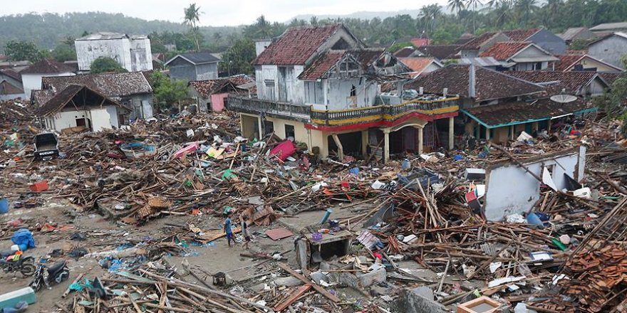 Endonezya'da felaketlerin sınırı yok