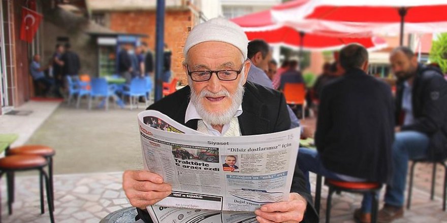 84 yaşındaki 'dede'nin gazete aşkı