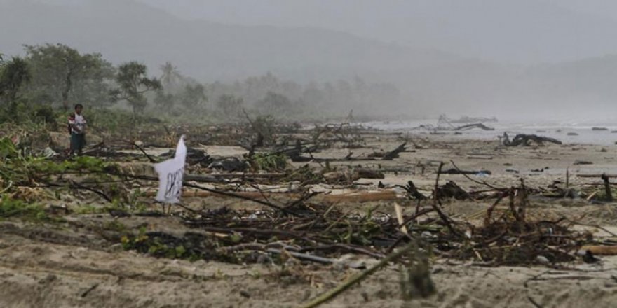 Tsunaminin vurduğu Endonezya'da şimdi de yanardağ alarmı