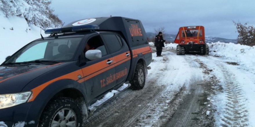 Yolu kapanan köydeki hastanın yardımına AFAD yetişti
