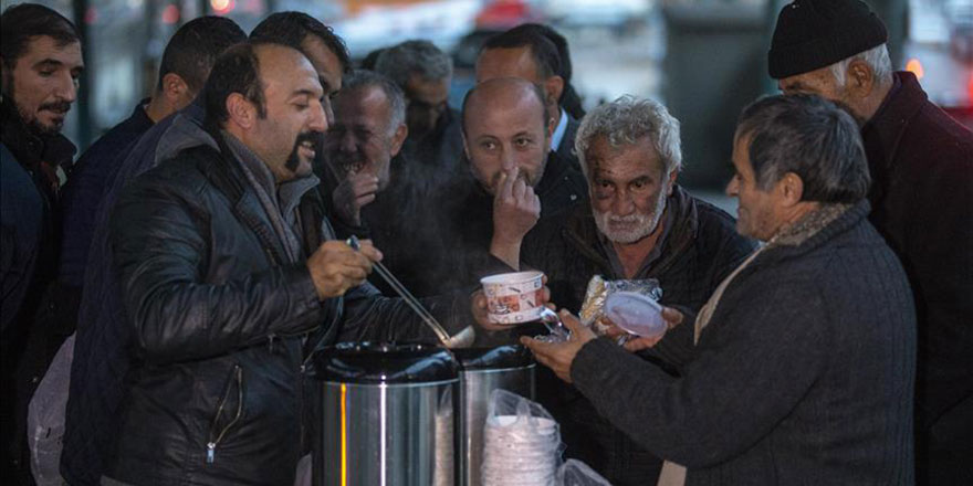 Tek başına yardım kuruluşu gibi