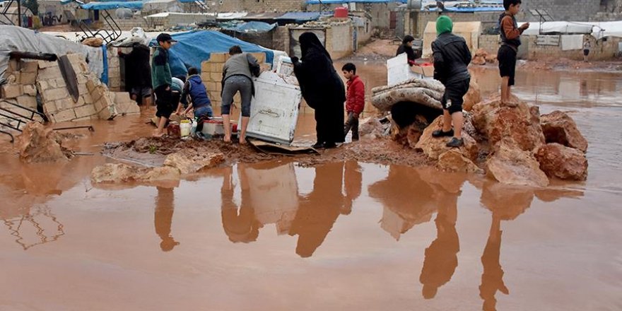 Sel mağduru sığınmacılar destek bekliyor