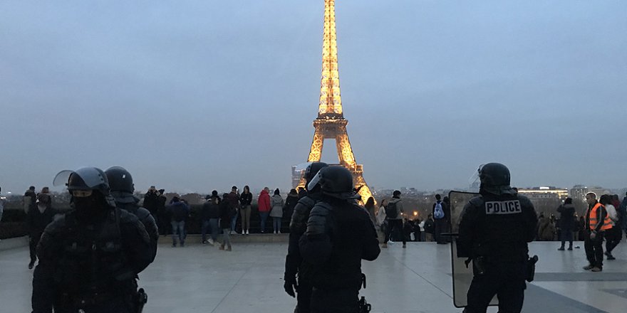 Paris'te 'Muhammed Mursi' gösterisi