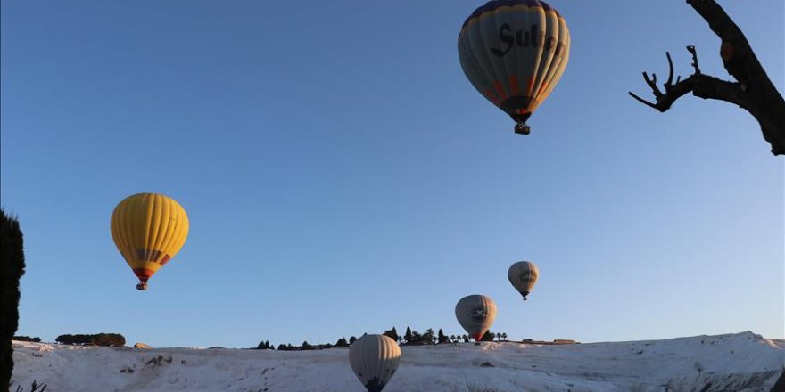 Pamukkale'de balon turlarına yoğun ilgi