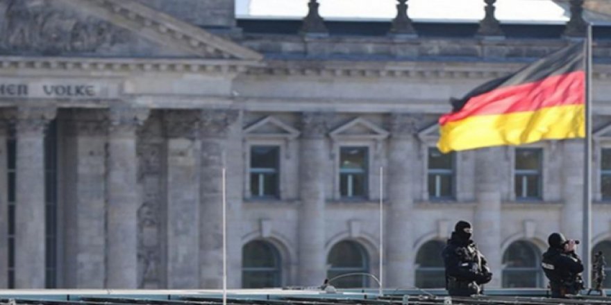 Merkel'den Türkiye'ye mülteci övgüsü