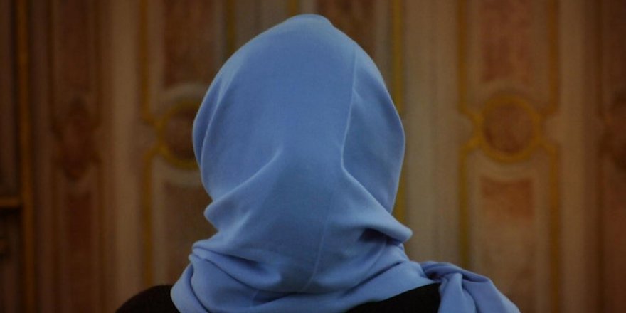 'Tesettürümden dolayı görevden uzaklaştırıldım'
