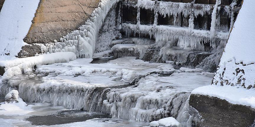 Kars'taki baraj dondu