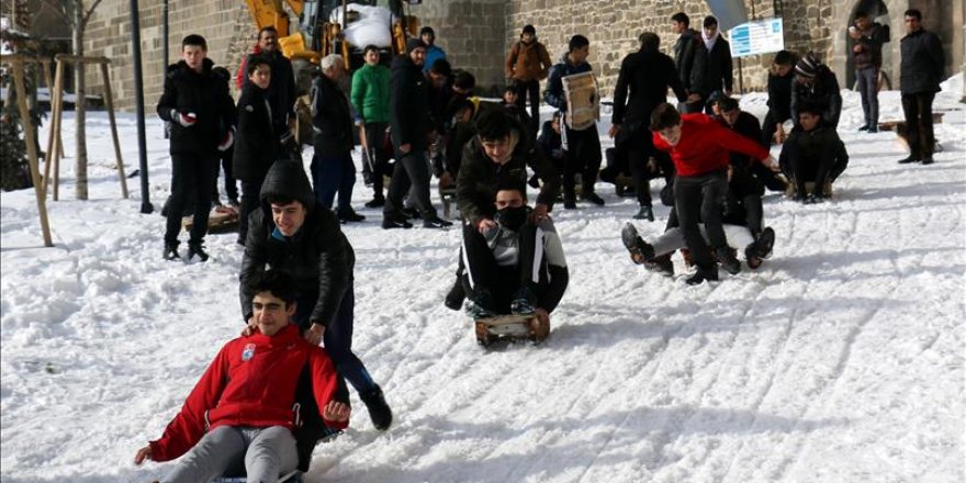 Erzurumlu çocuklar bu şenlikte eğlendi