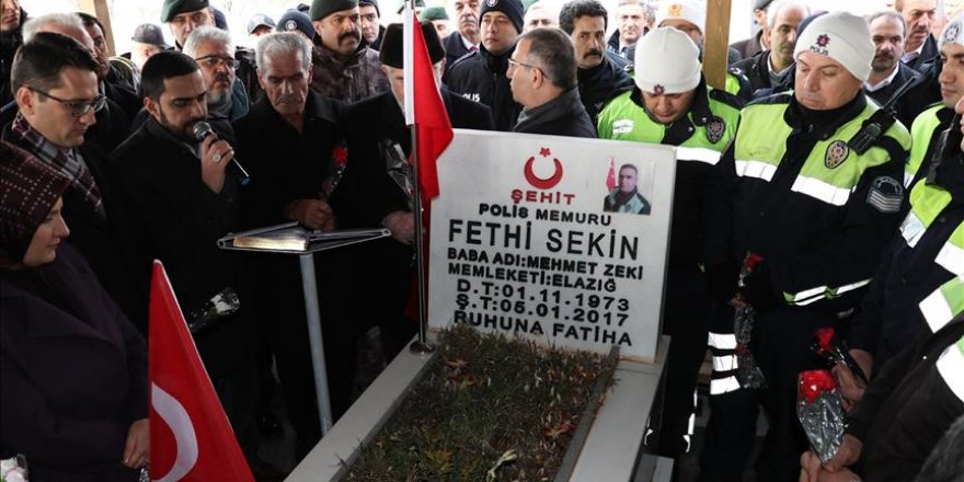 Şehit polis Fethi Sekin kabri başında anıldı