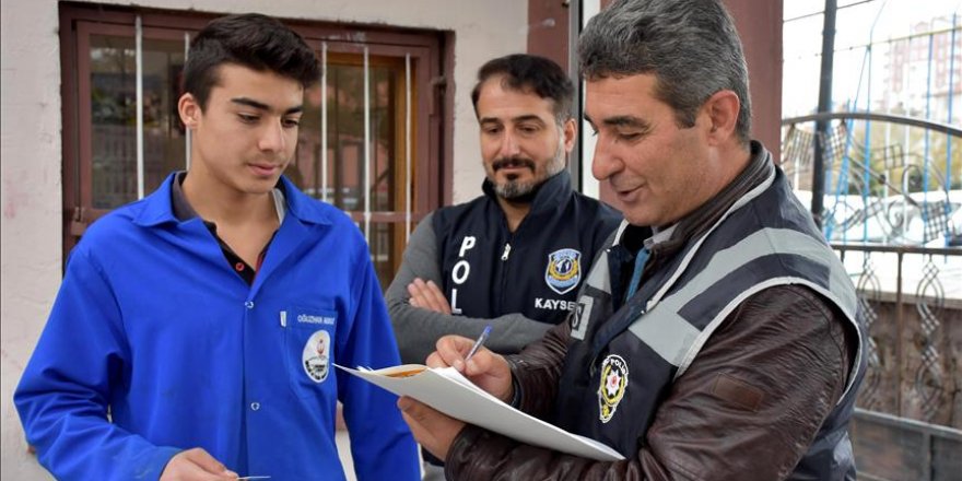 Öğrencilerin güvenliği için okulları geziyor
