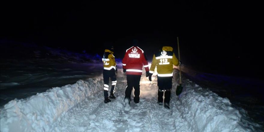 Yaşlı adama ulaşmak isteyen ekiplerin zorlu mücadelesi