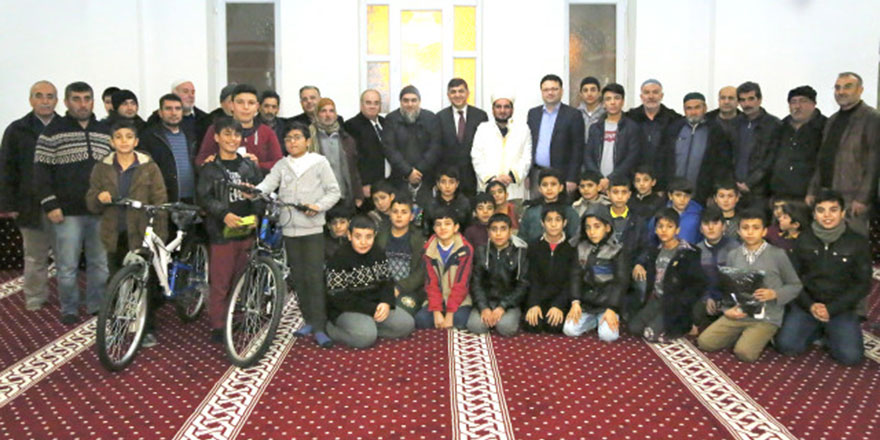 Said Nursi Camisine giden çocuklara ödül