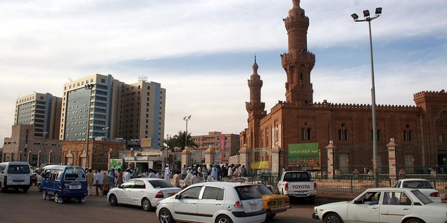 Sudan'da Beşir taraftarları ilk kez meydanlara iniyor