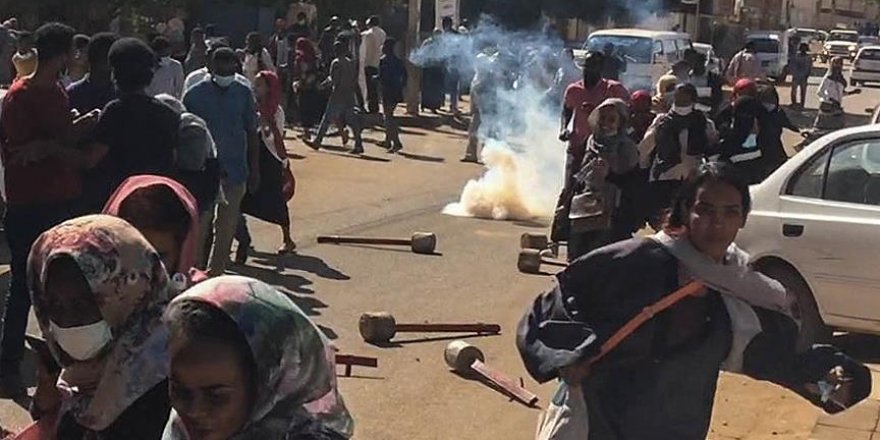 Sudan'da rejim karşıtı gruplar sokaktaydı: 816 gözaltı