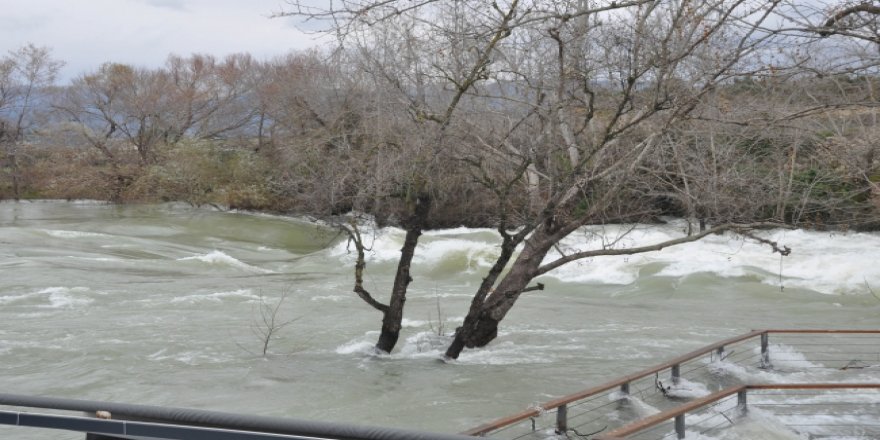Yağışlar Manavgat'ta etkili oldu