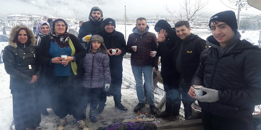 Adanalılar kar görmek için yaylaya çıktı