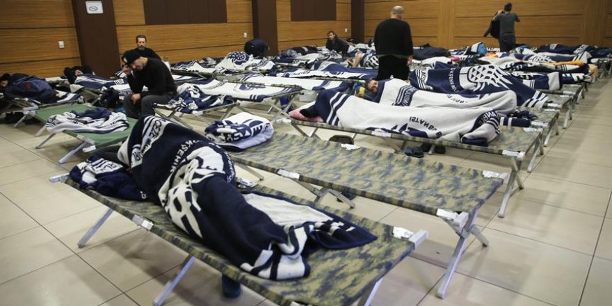 Kimsesizler soğuk havada İBB'ye sığınıyor