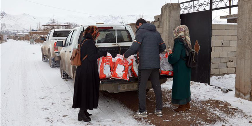 'Her Okula Bir Aile' projesi ile 100 aileyi sevindirdiler