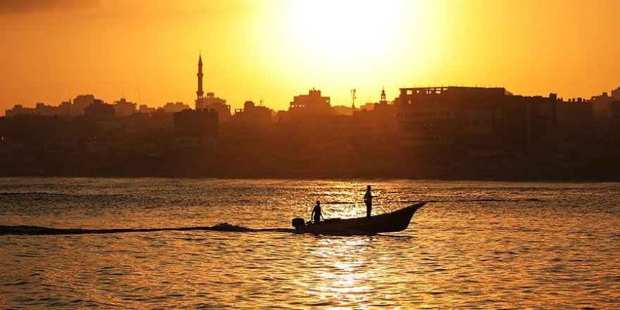 İsrail güçleri Filistinli 2 balıkçıyı gözaltına aldı