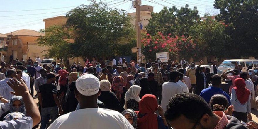 Sudan'da cuma namazı sonrası gösteriler