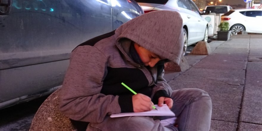 6 yaşından beri tartıcılık yaparak okuyor