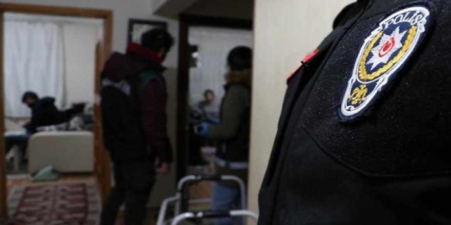 İşgalciler Filistinlilerin dükkanlarını bastı