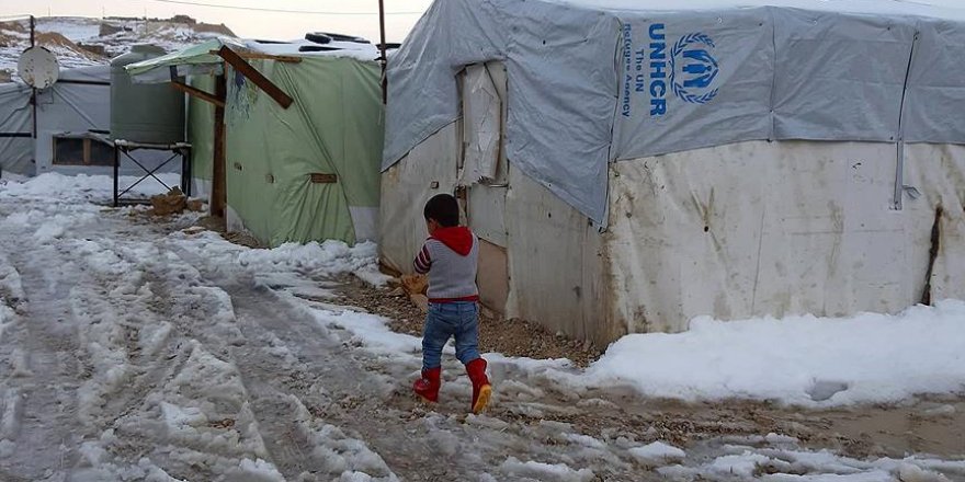 Lübnan'da yardım bekleyen mültecilere Katar el uzattı