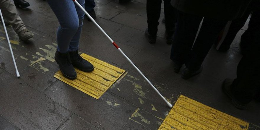 Görme Engelliler için yapılan 'sarı çizgiler' yetersiz kalıyor