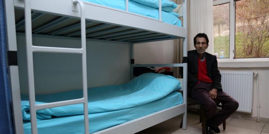 Kocaeli Belediyesi evsiz hastaya el uzattı