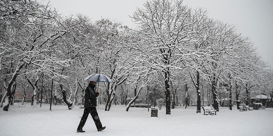 Yağışlı ve soğuk havanın pazar günü şiddetini artırması bekleniyor