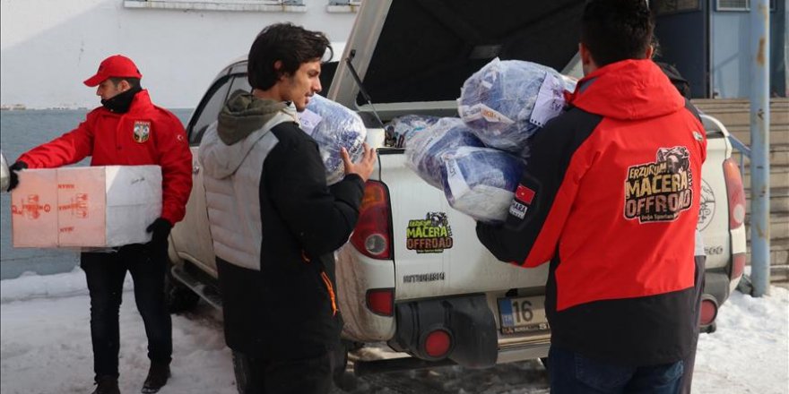 'Minik eller üşümesin' projesiyle çocukların yüzü güldü