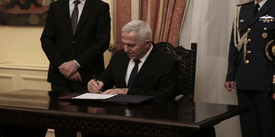 Yunanistan'ın yeni savunma bakanı Apostolakis oldu