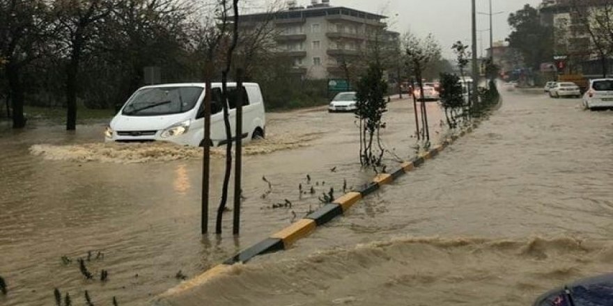 Yollar nehre döndü