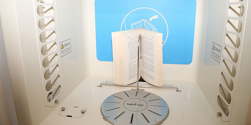 Kitaplar okunduktan sonra 'duş'a giriyor