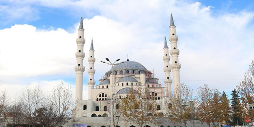 Balkanların en büyük camisi yıl sonu ibadete açılacak