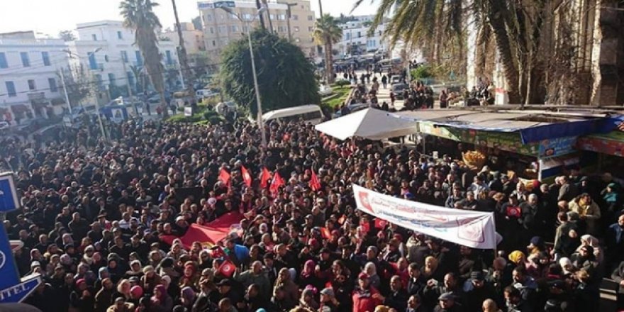 Tunus'ta memurlar grev yapıyor