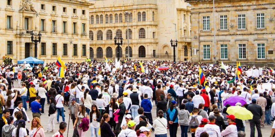 Terör saldırısı sonrası halk sokaklara döküldü
