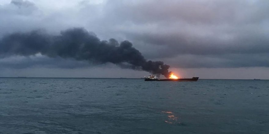 Kırım'da yanan gemideki 8 Türk mürettebat kurtarıldı