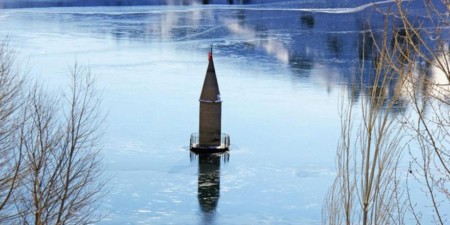 Baraj dondu minare ortaya çıktı
