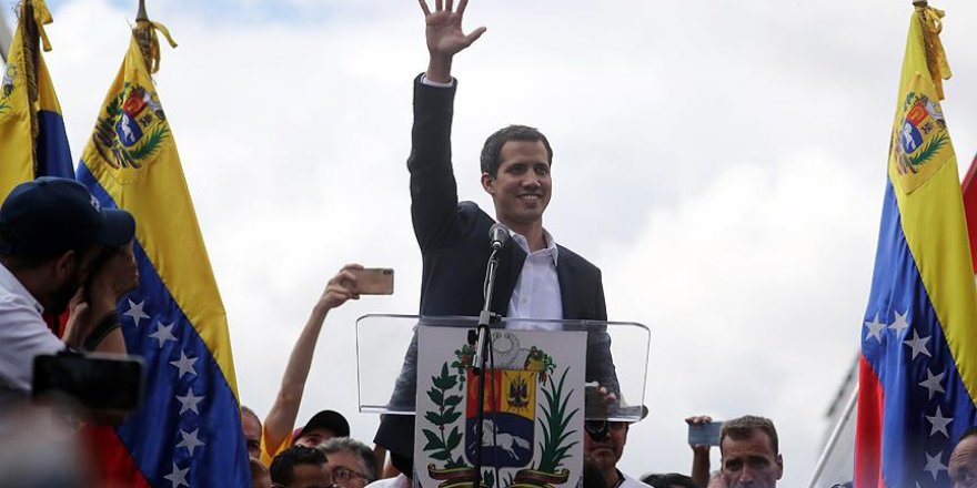 Venezuela'da Guaido kendini devlet başkanı ilan etti