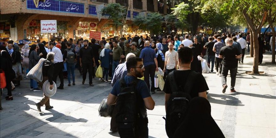 İran'da memurlar işsiz kaldı