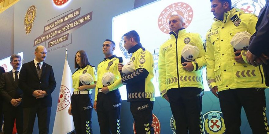 Trafik polislerine yeni kıyafetler