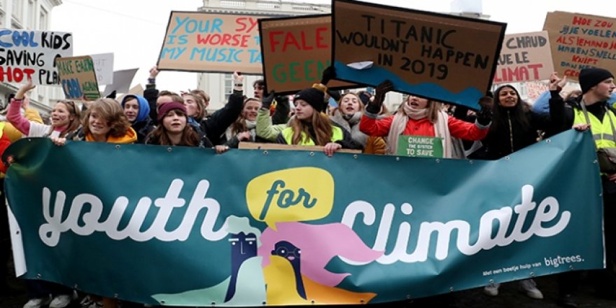 Brüksel'de öğrenciler hükümetin iklim politikalarını protesto etti