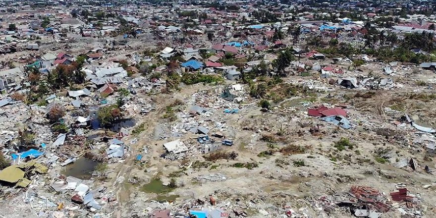 Endonezya'nın Sulawesi Adası'ndaki depremde 4 bin 340 kişi hayatını kaybetti