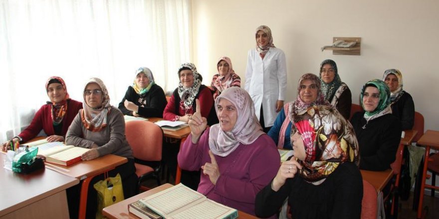 Kur'an kursunda kadınlara, camilerde çocuklara eğitim