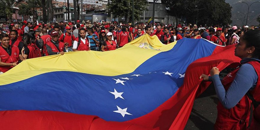 Venezuela'da gözler yeniden sokakta