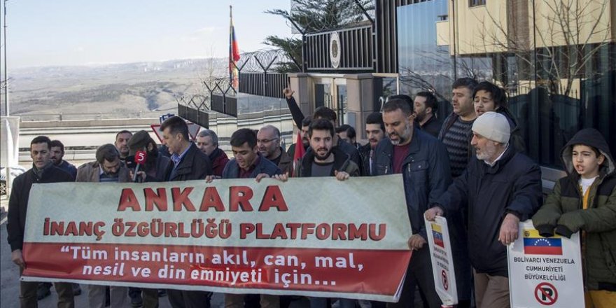 Venezuela Büyükelçiliği önünde Maduro'ya destek