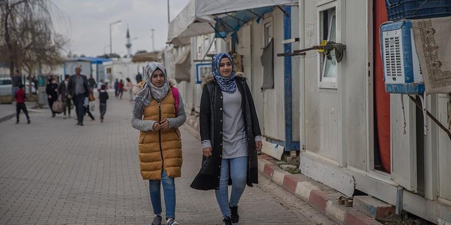 Konteyner kentin üniversiteli sakinleri